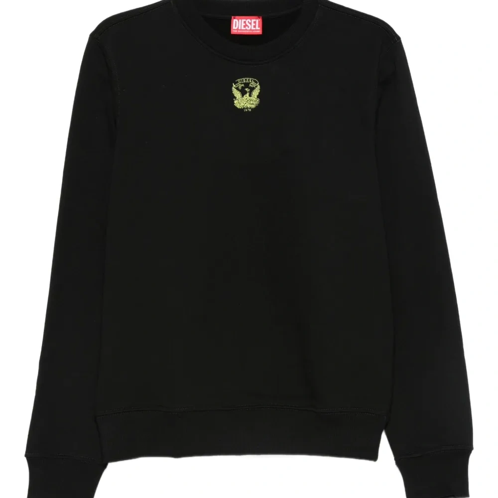 Толстовка с вышивкой