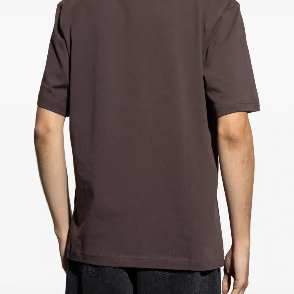 Футболка с вышитым логотипом Футболка с вышитым логотипом