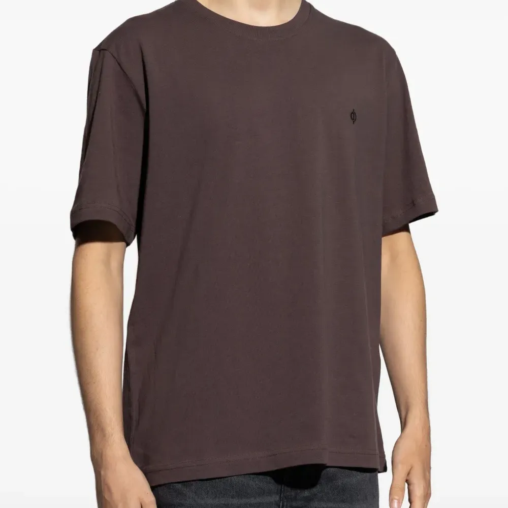 Футболка с вышитым логотипом Футболка с вышитым логотипом