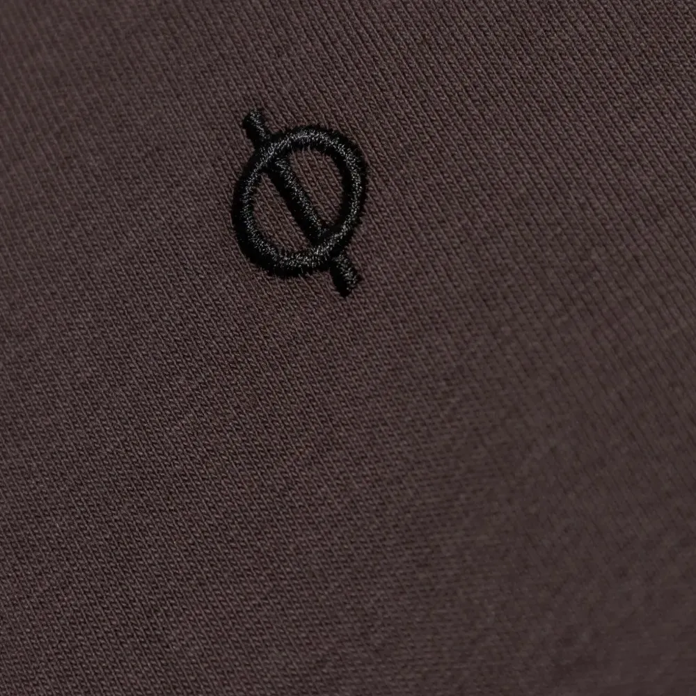 Футболка с вышитым логотипом Футболка с вышитым логотипом