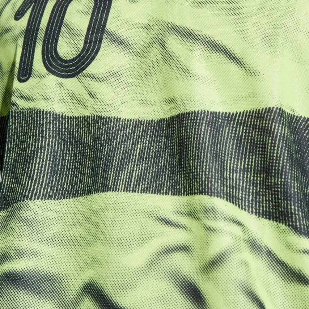 Футболка с логотипом