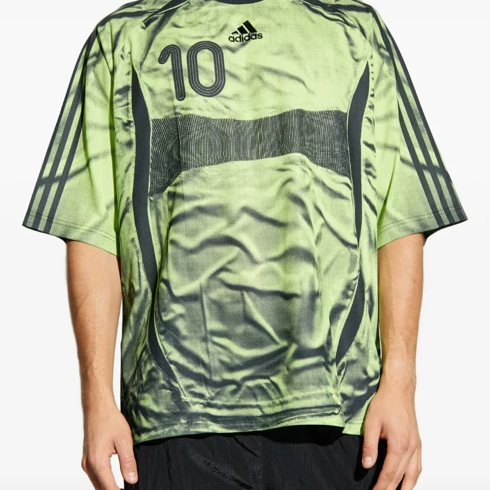 Футболка с логотипом