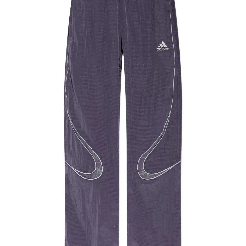 Спортивные брюки с вышитым логотипом Спортивные брюки с вышитым логотипом