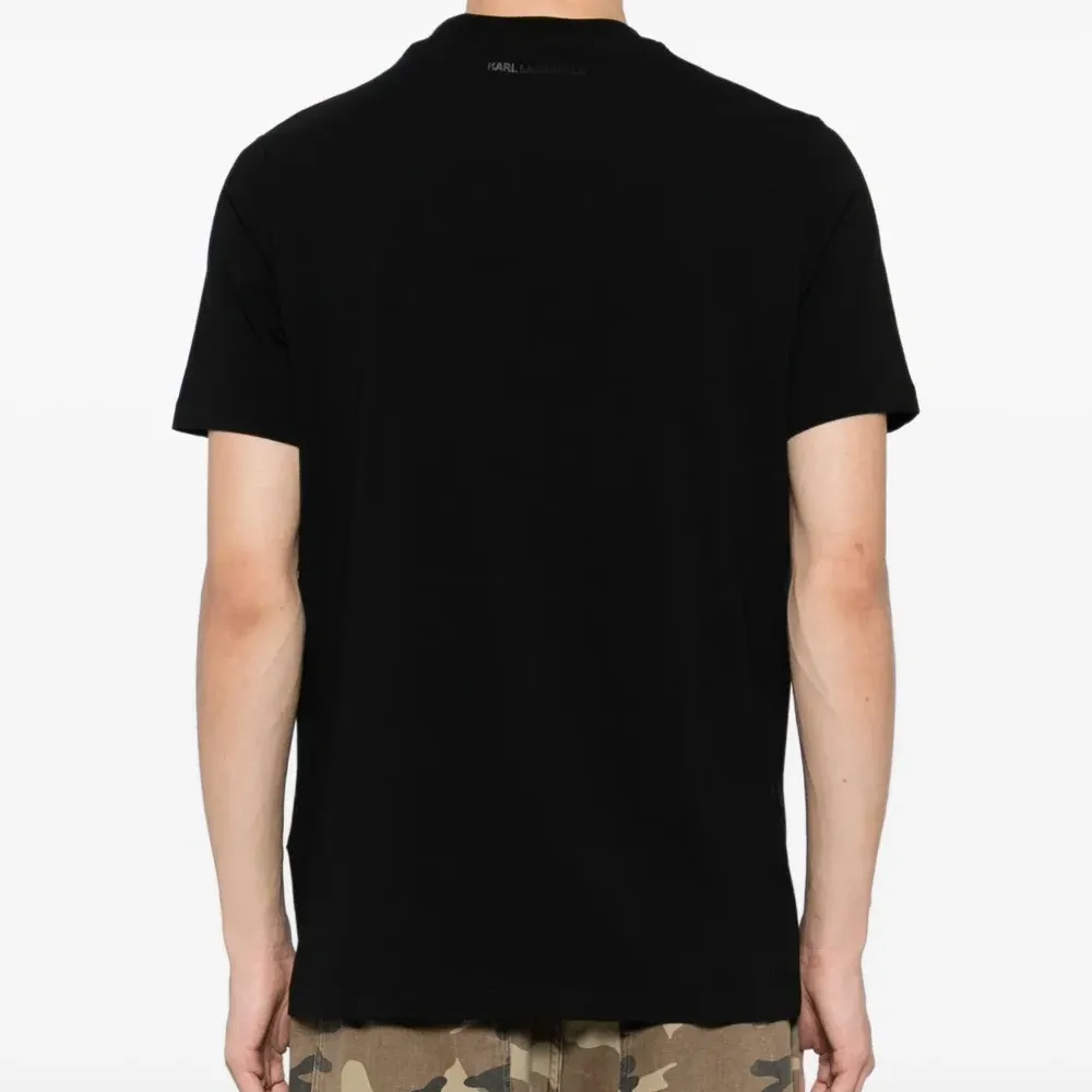 Футболка с логотипом