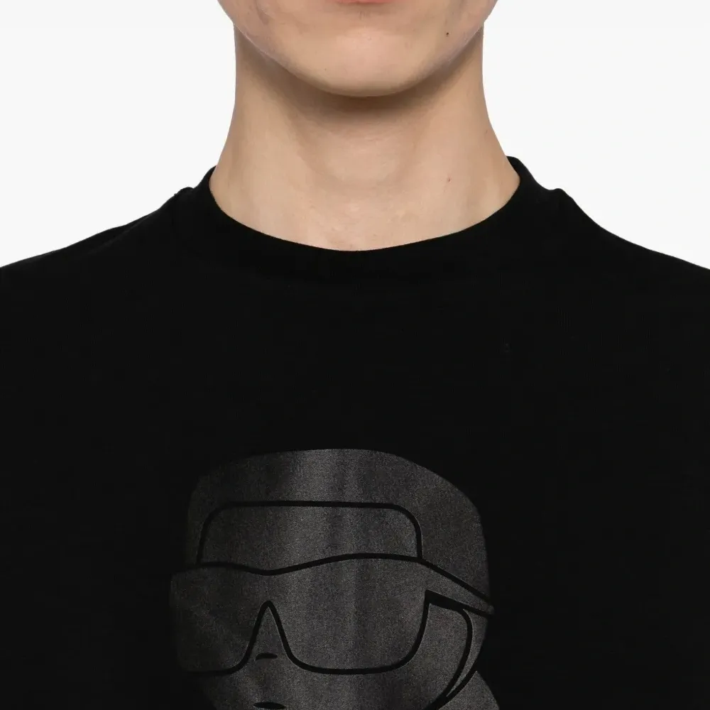 Футболка с логотипом