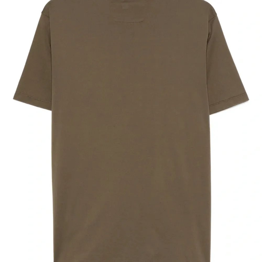 Футболка с вышитым логотипом