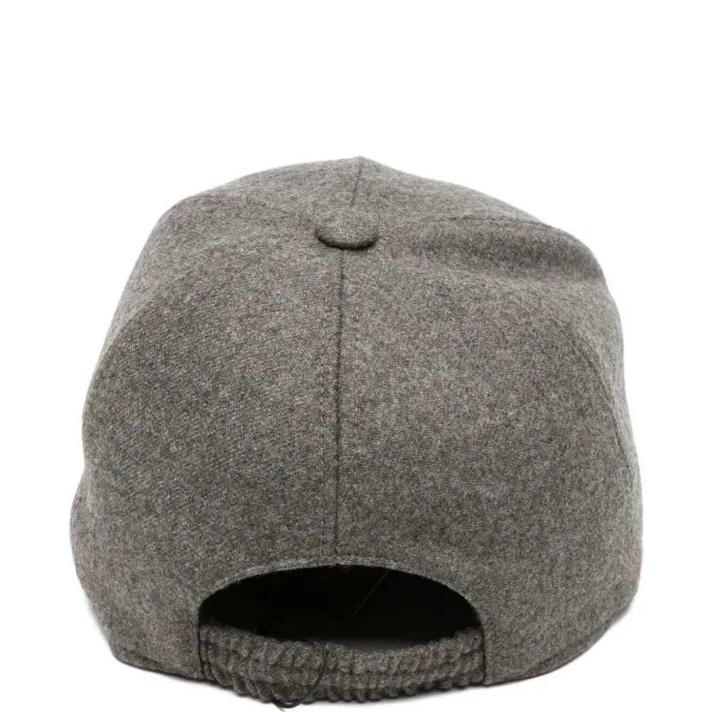 Бейсболка с логотипом