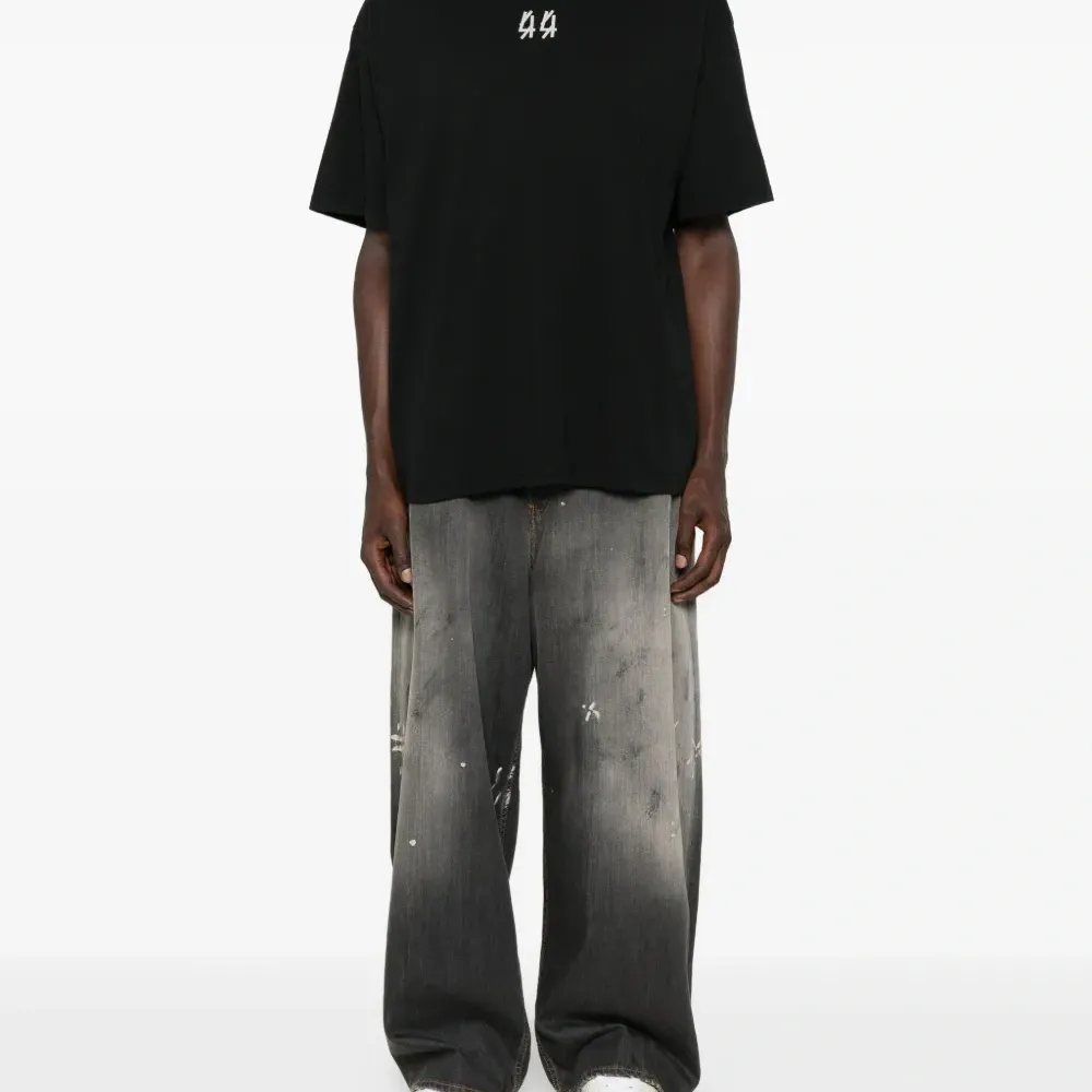 Футболка с вышитым логотипом