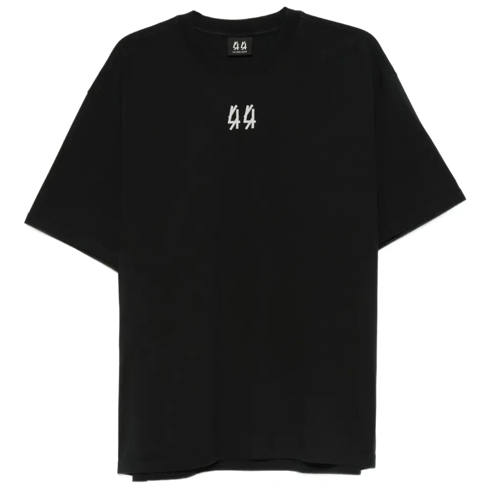 Футболка с вышитым логотипом