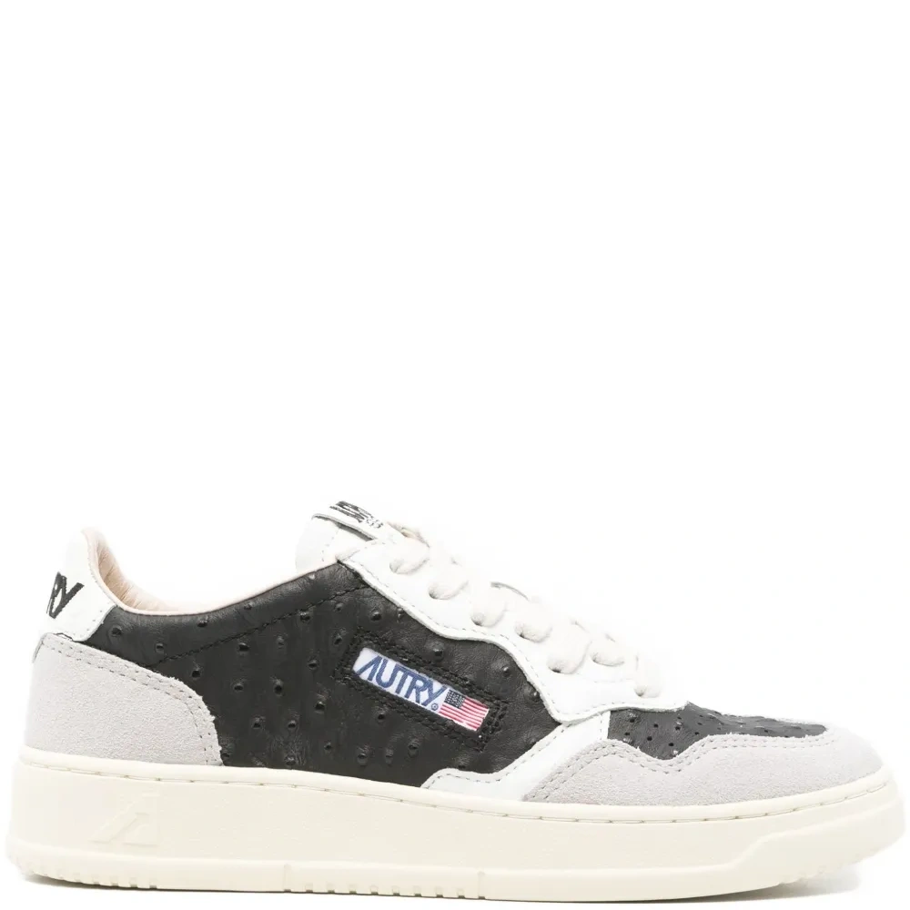 Кроссовки с вышивкой