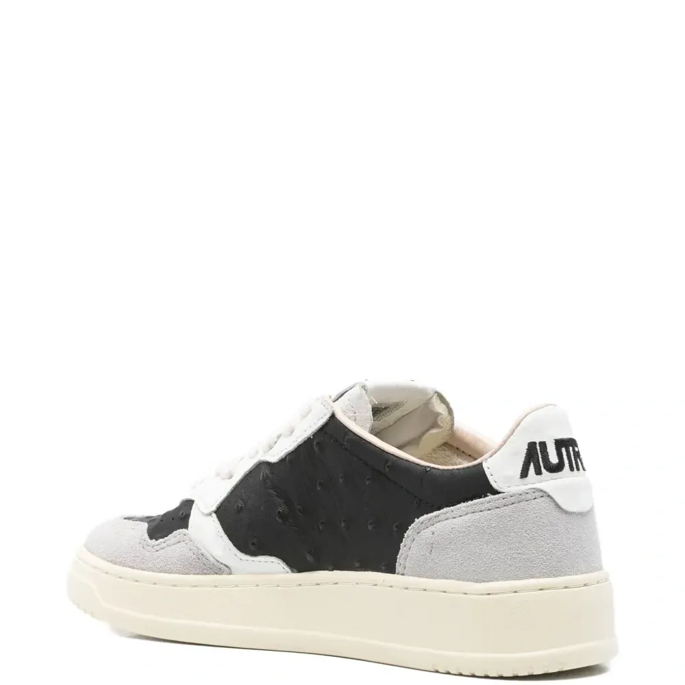 Кроссовки с вышивкой