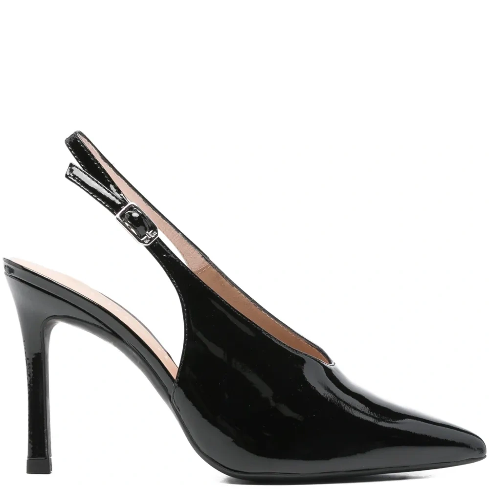 Лакированные туфли с ремешком на пятке