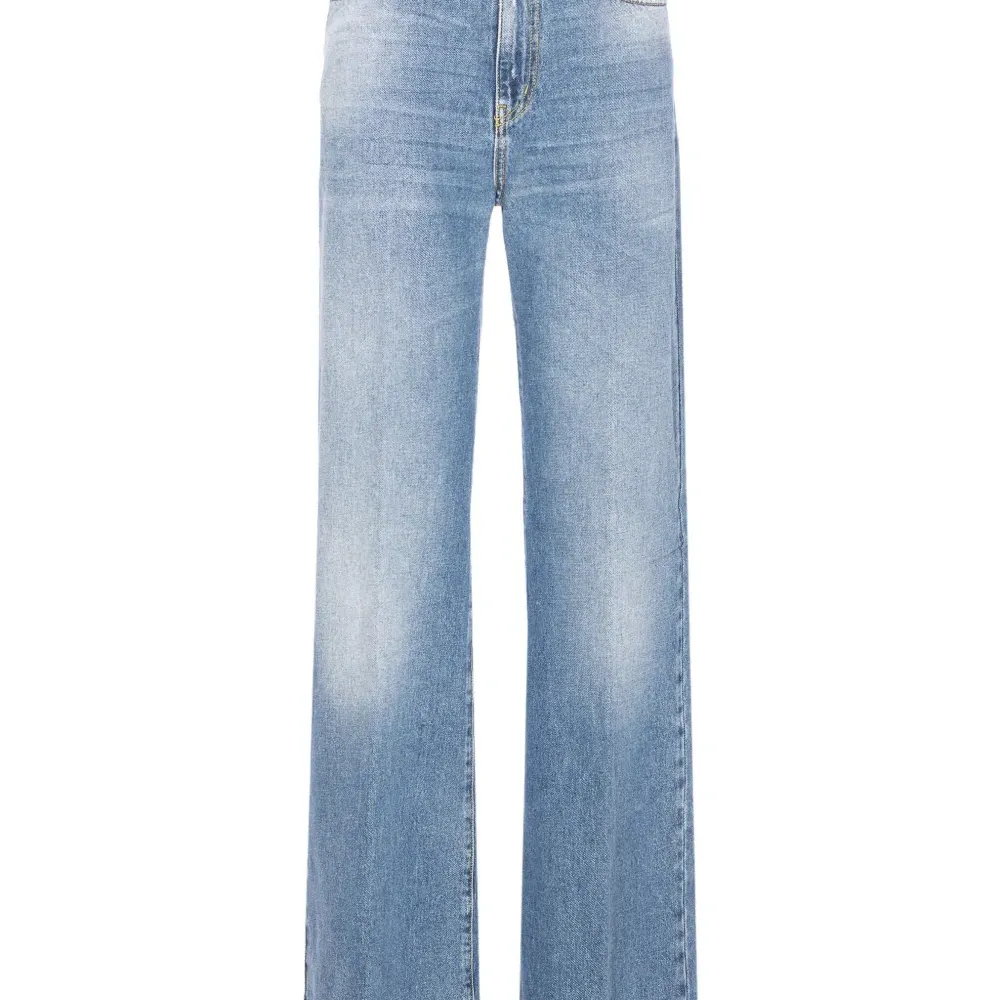 Джинсы с накладным карманом Джинсы с накладным карманом