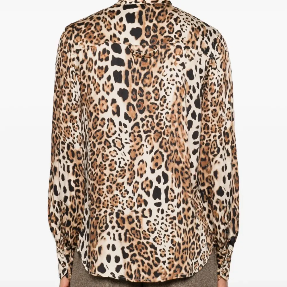 Рубашка с леопардовым принтом и завязками