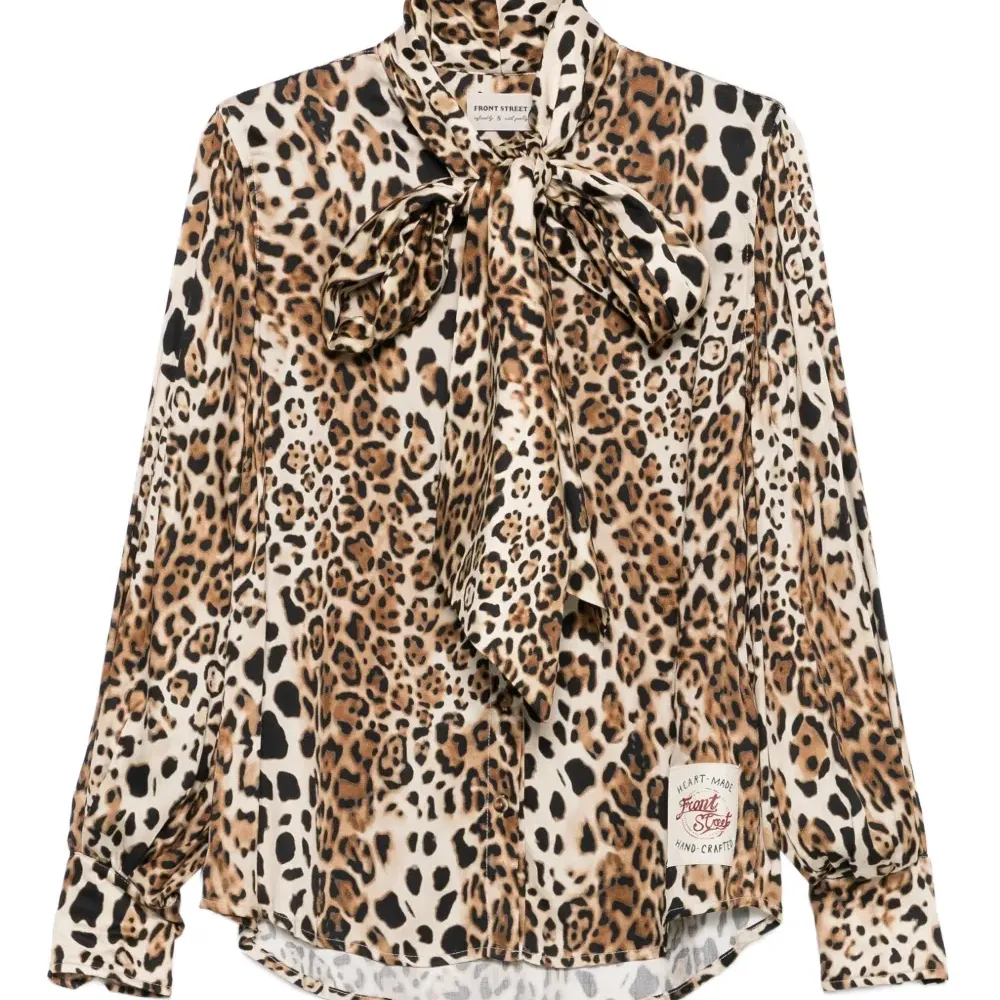 Рубашка с леопардовым принтом и завязками