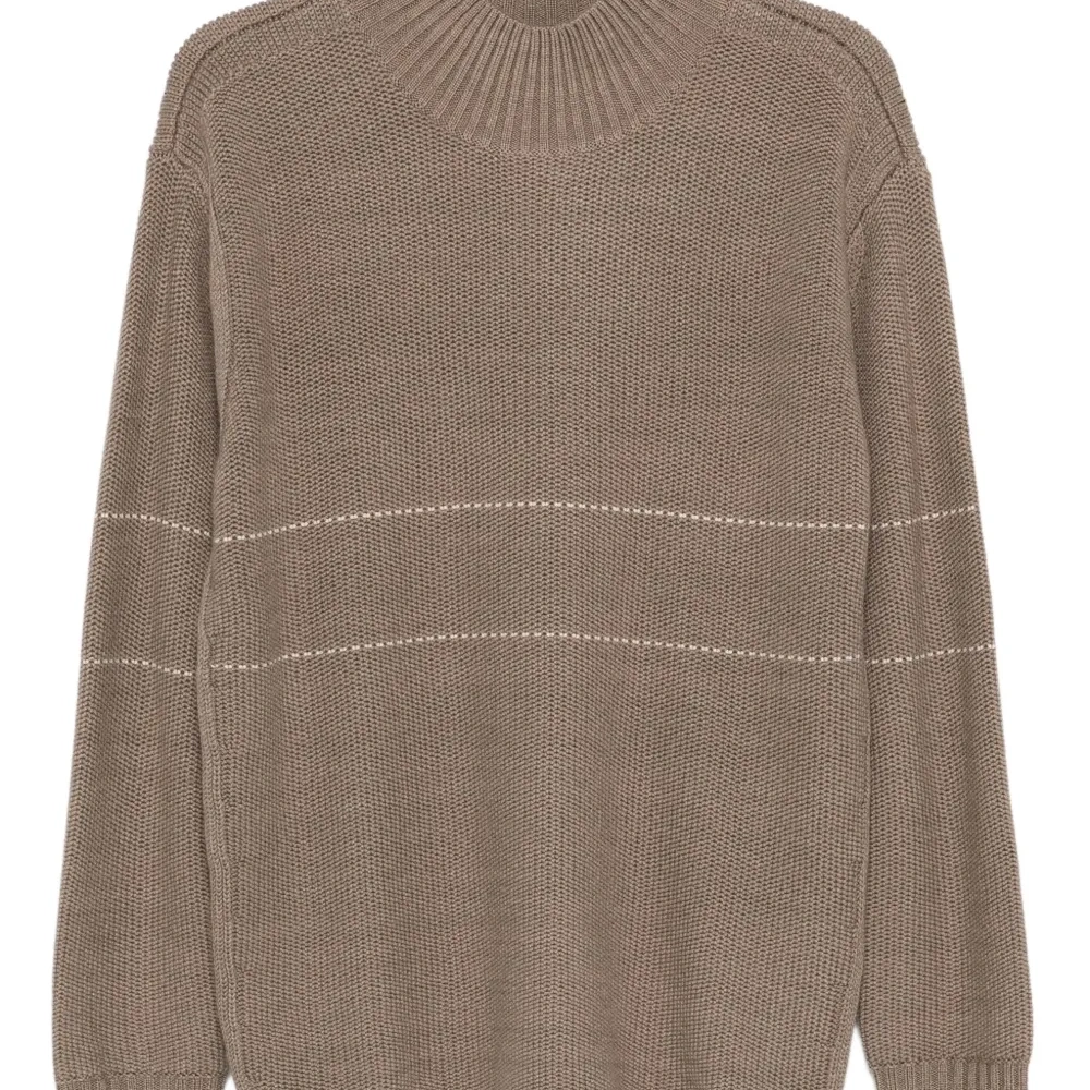 Полосатый свитер с высоким воротником