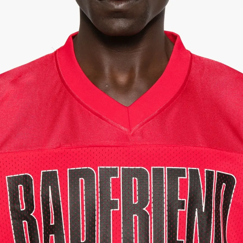 Футболка с V-образным вырезом