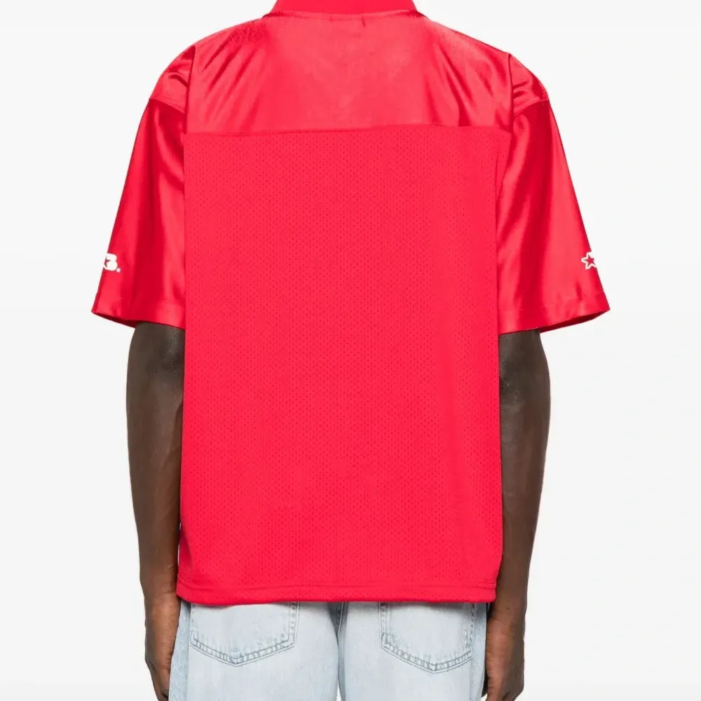 Футболка с V-образным вырезом