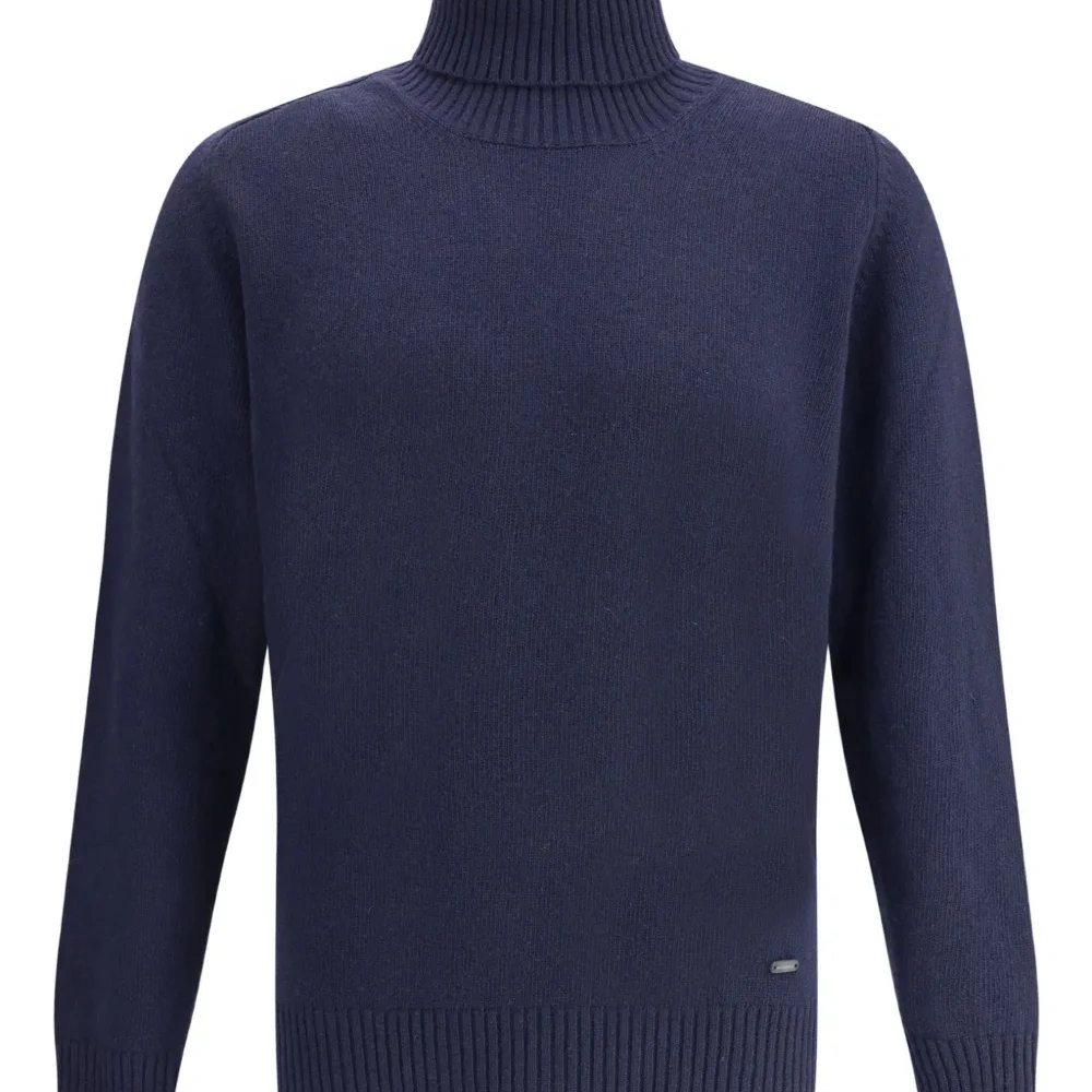 Свитер с высоким воротником