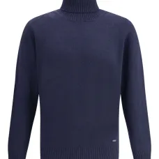 Свитер с высоким воротником