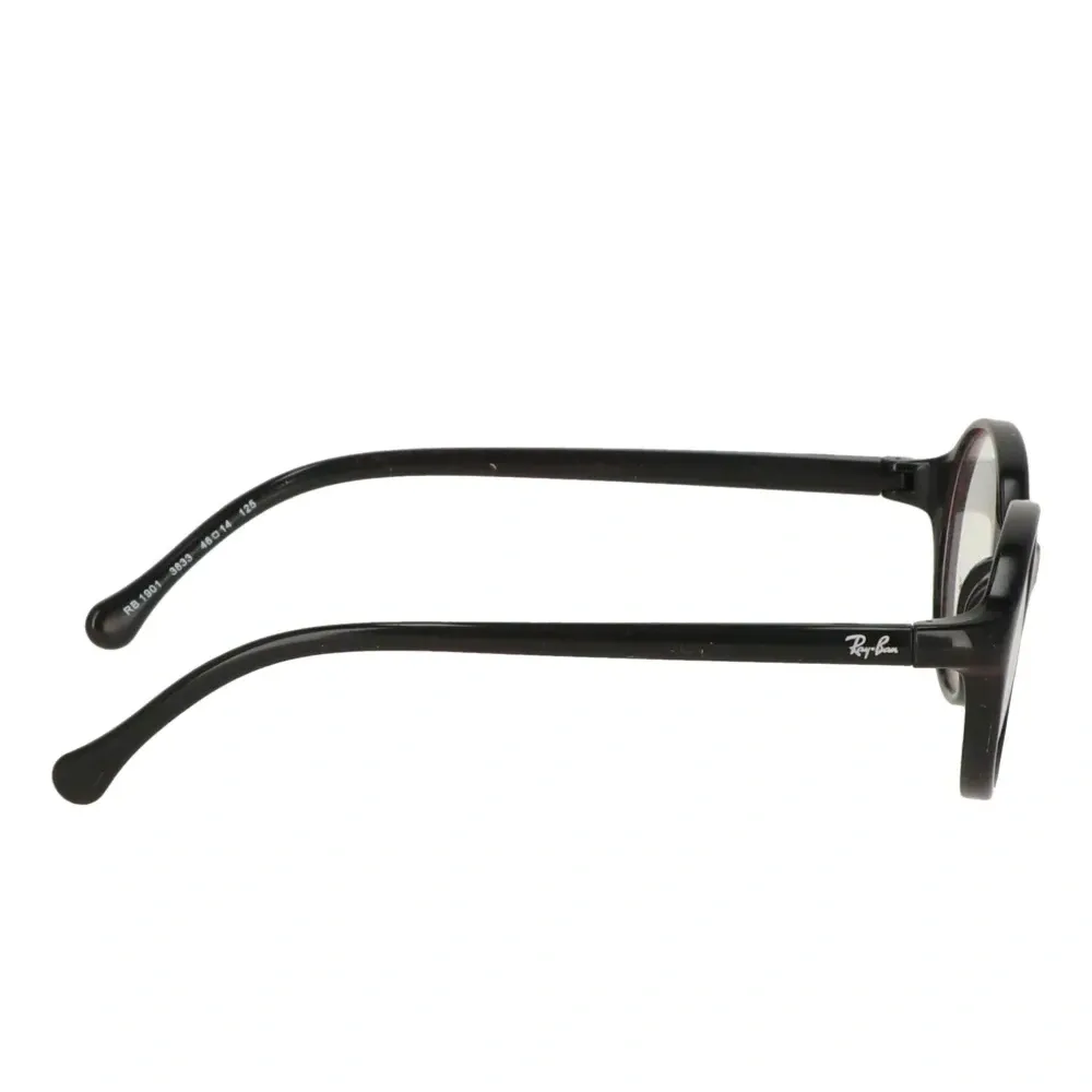 Очки в круглой оправе