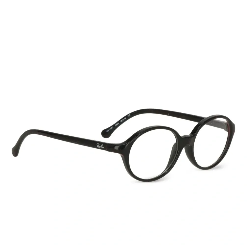 Очки в круглой оправе