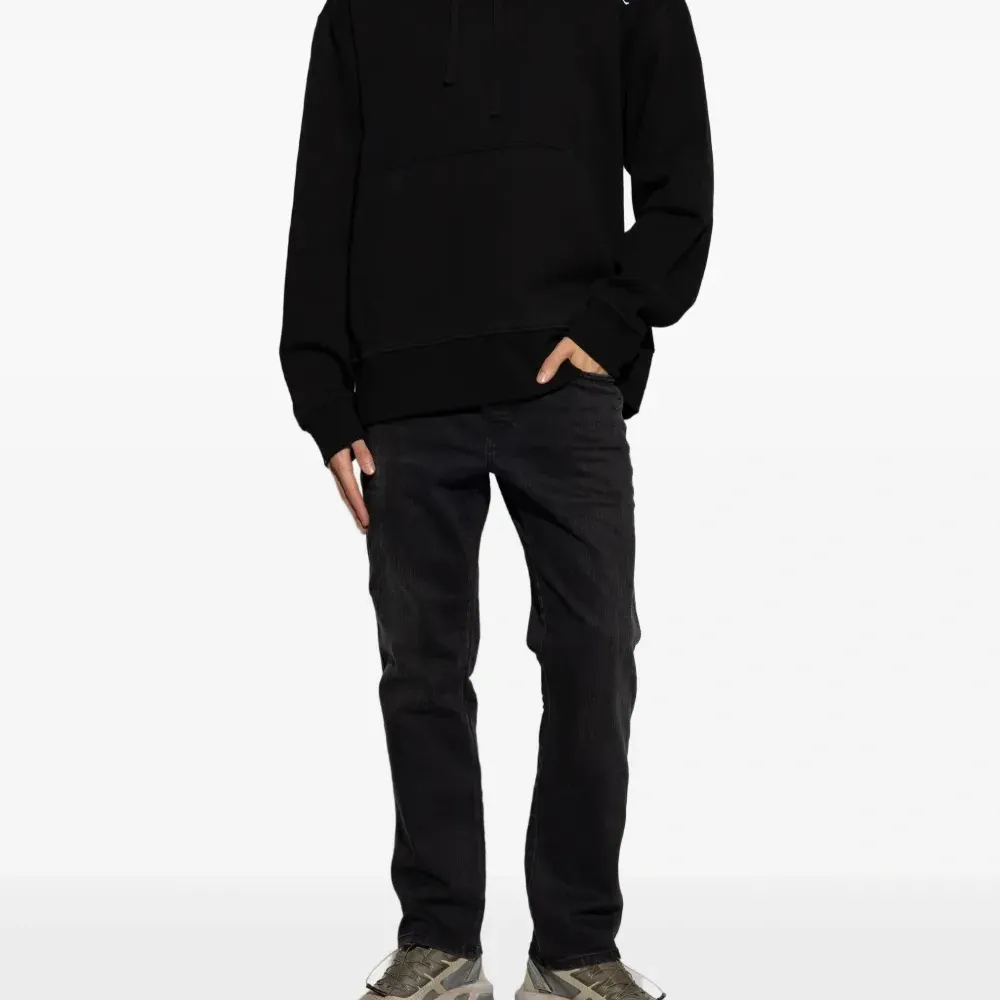 Толстовка с капюшоном и вышитым логотипом