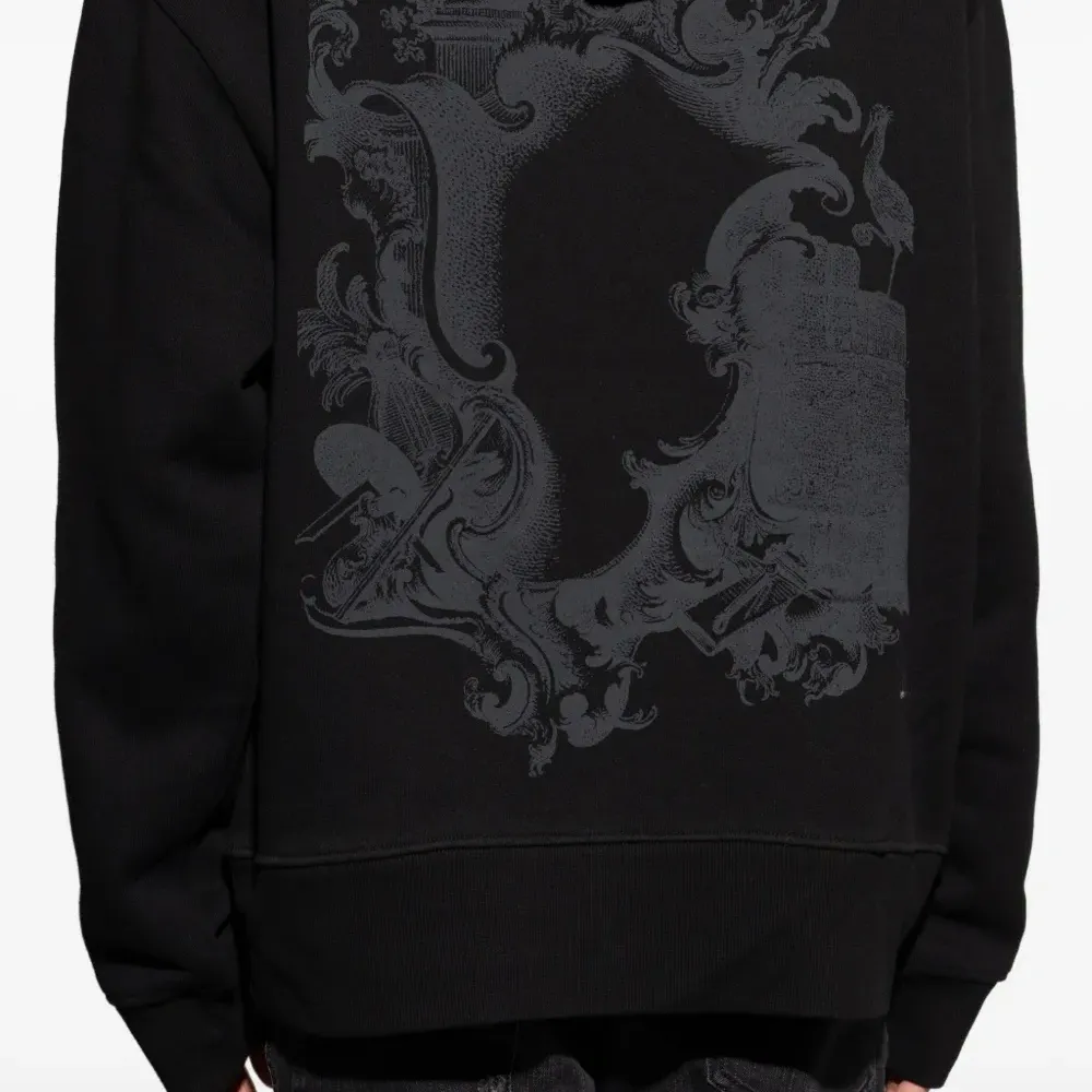 Толстовка с капюшоном и вышитым логотипом