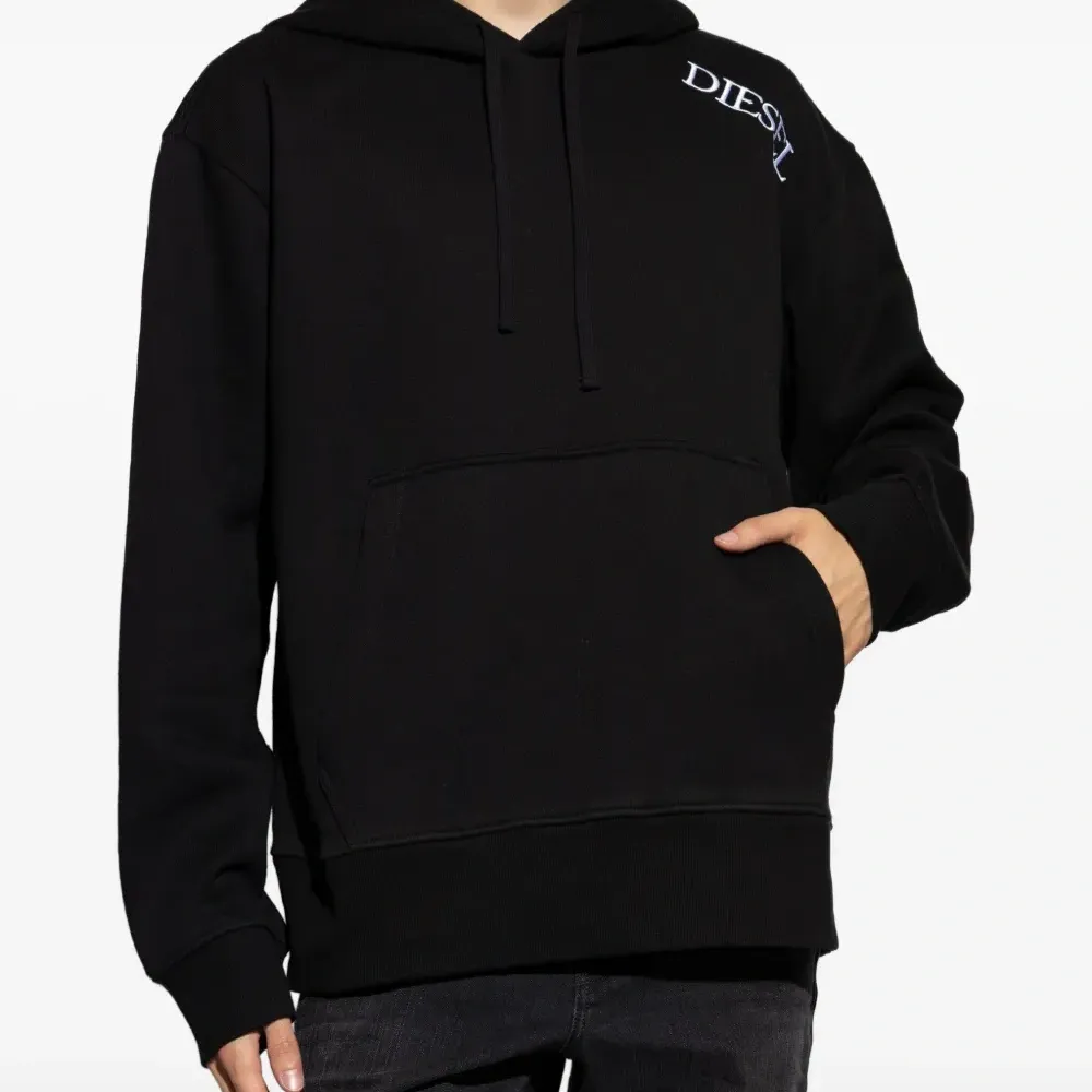 Толстовка с капюшоном и вышитым логотипом