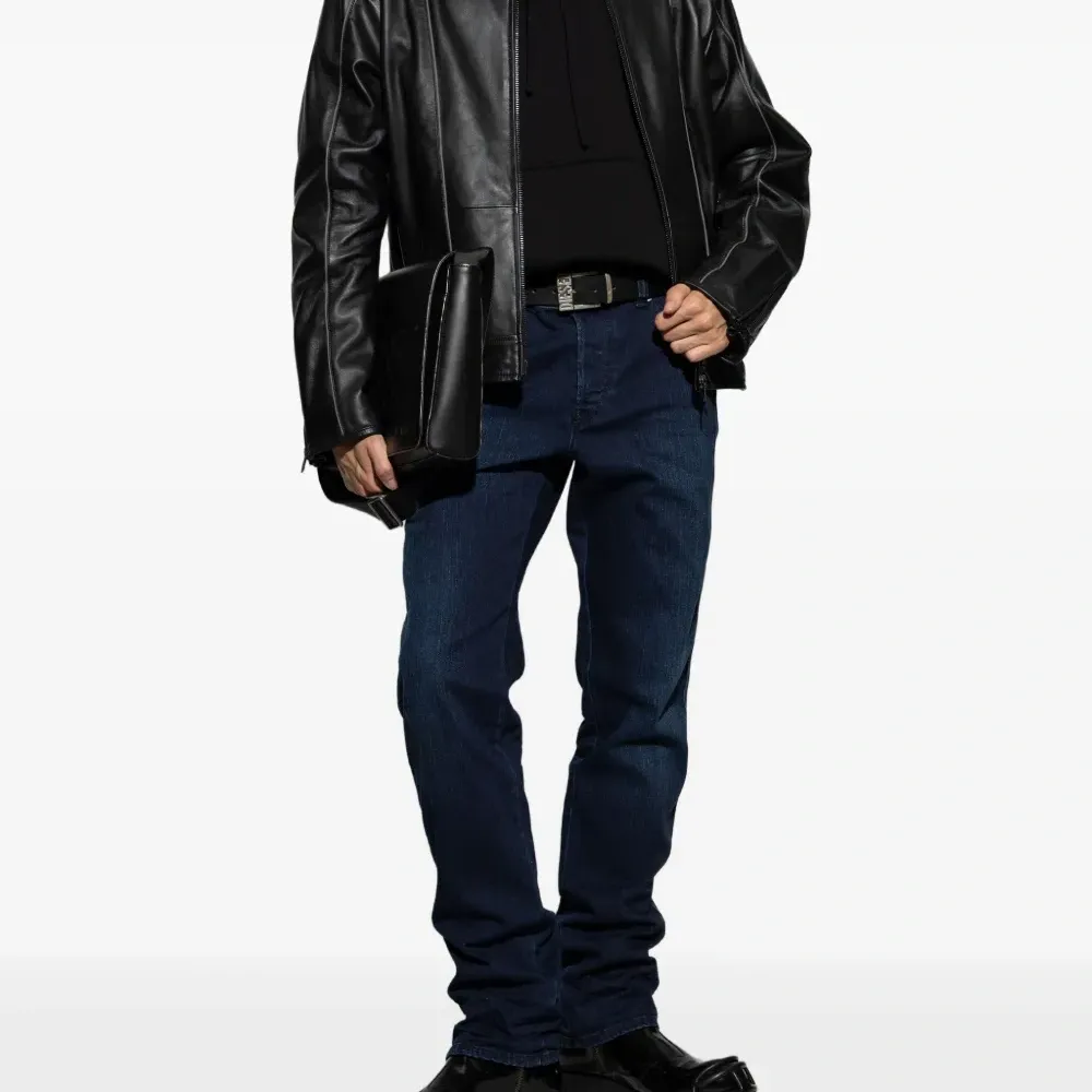 Толстовка с капюшоном и вышитым логотипом