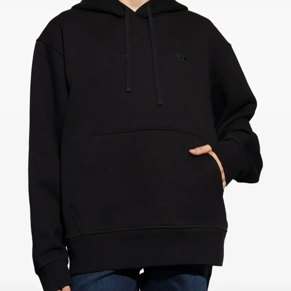 Толстовка с капюшоном и вышитым логотипом