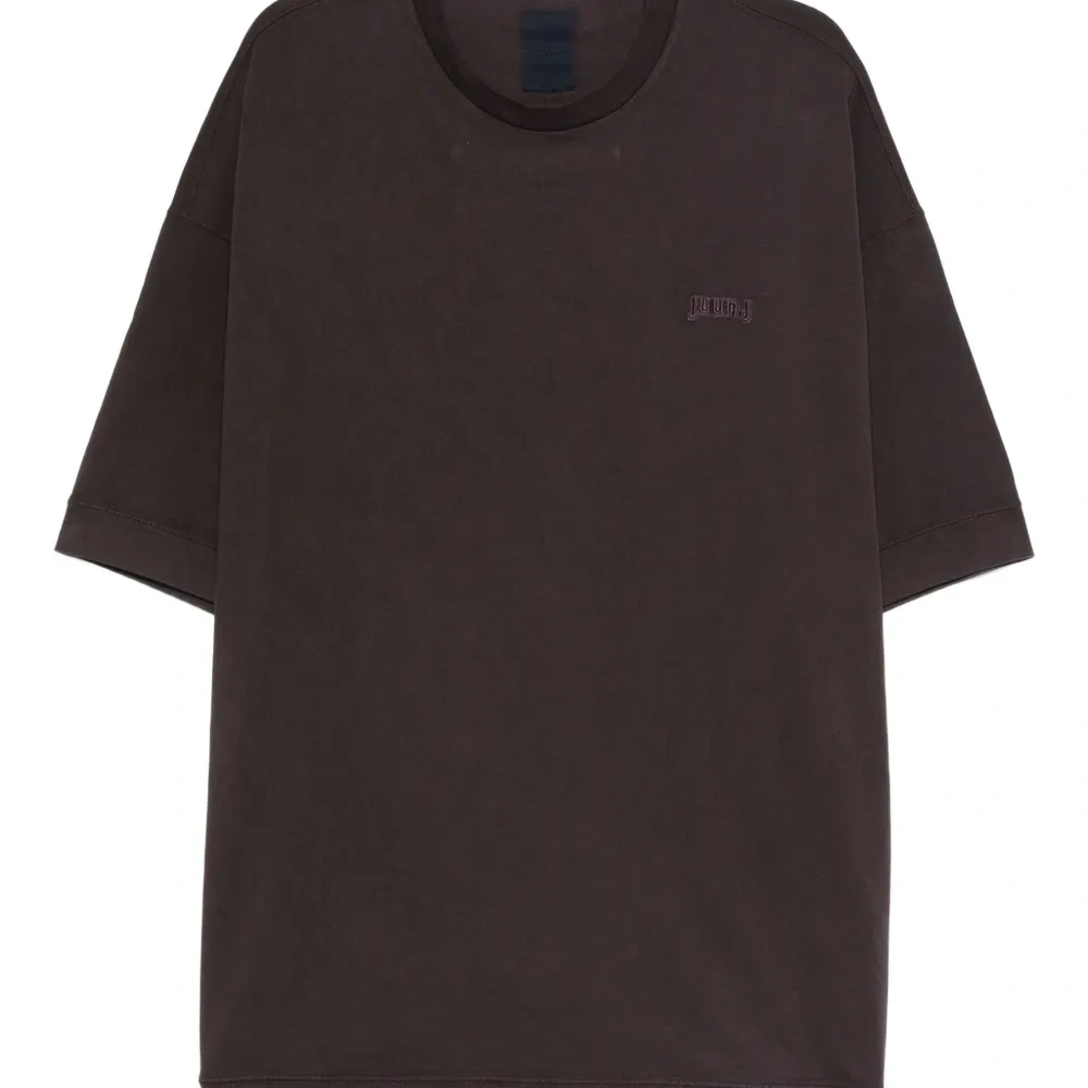 Футболка с вышитым логотипом