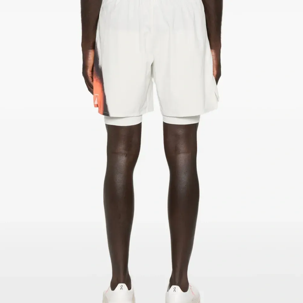 Спортивные шорты с абстрактным принтом Спортивные шорты с абстрактным принтом