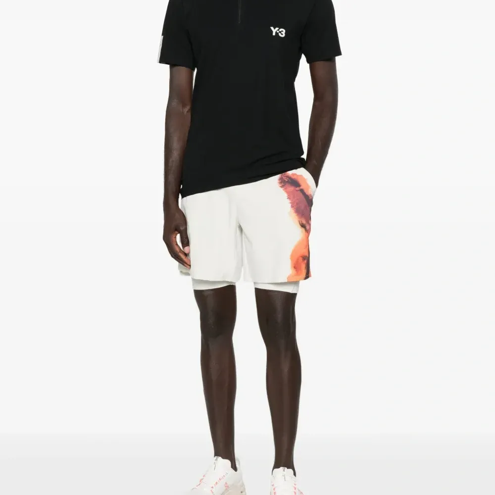 Спортивные шорты с абстрактным принтом Спортивные шорты с абстрактным принтом