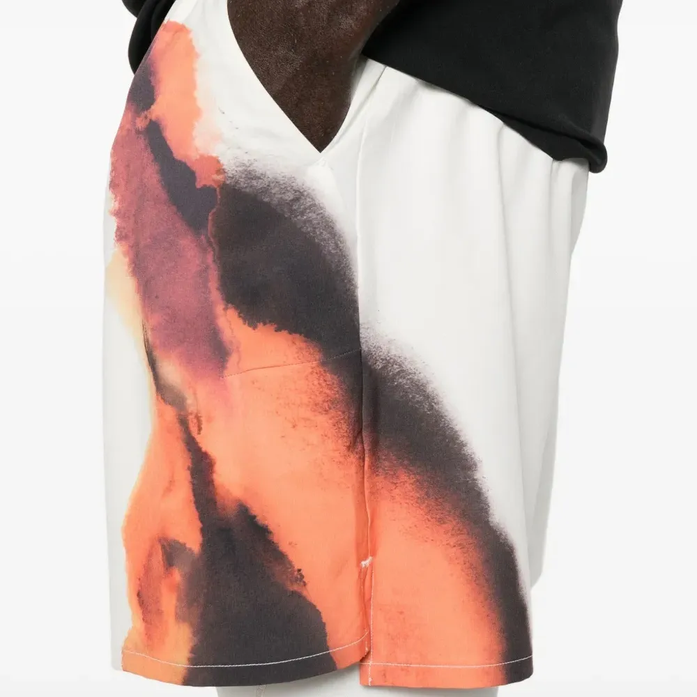 Спортивные шорты с абстрактным принтом Спортивные шорты с абстрактным принтом