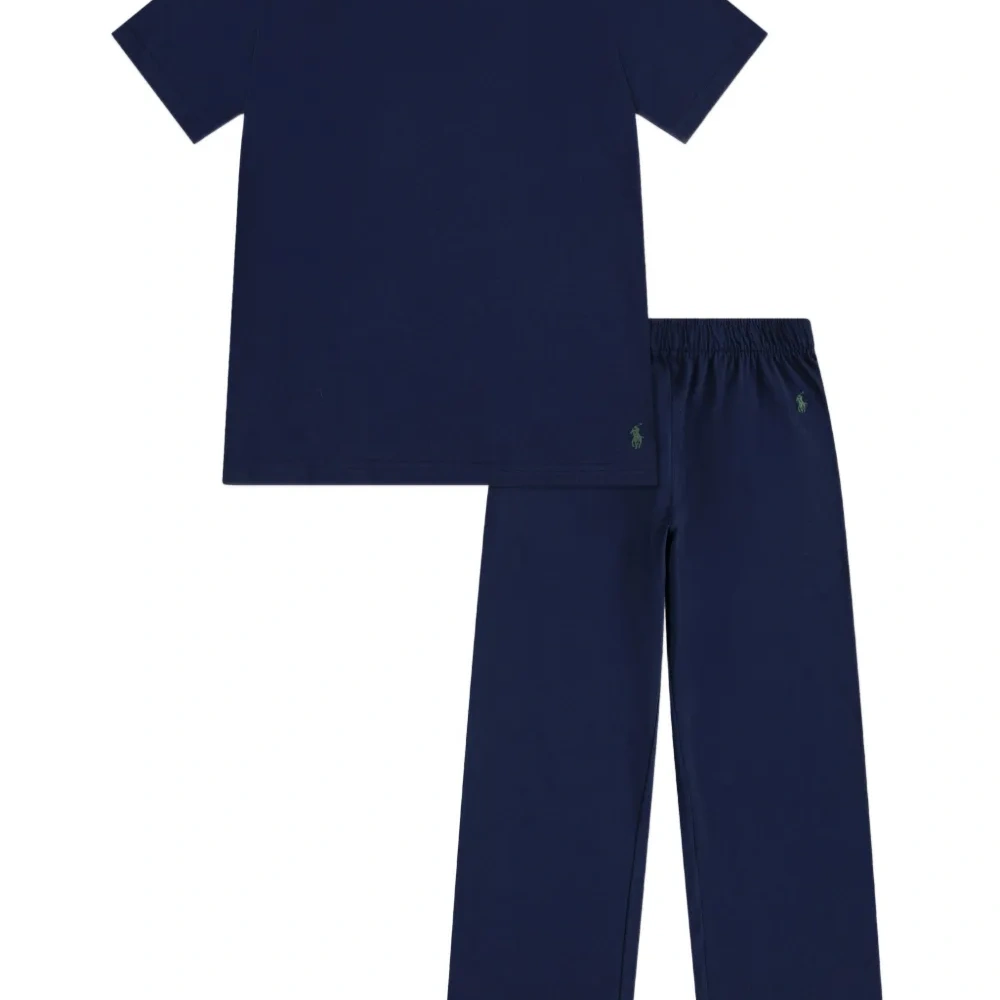 Футболка и брюки с логотипом