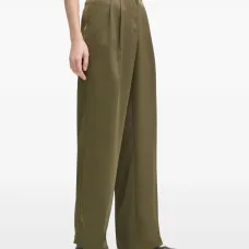 Брюки со складками спереди Брюки со складками спереди