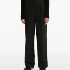 Брюки со складками спереди Брюки со складками спереди