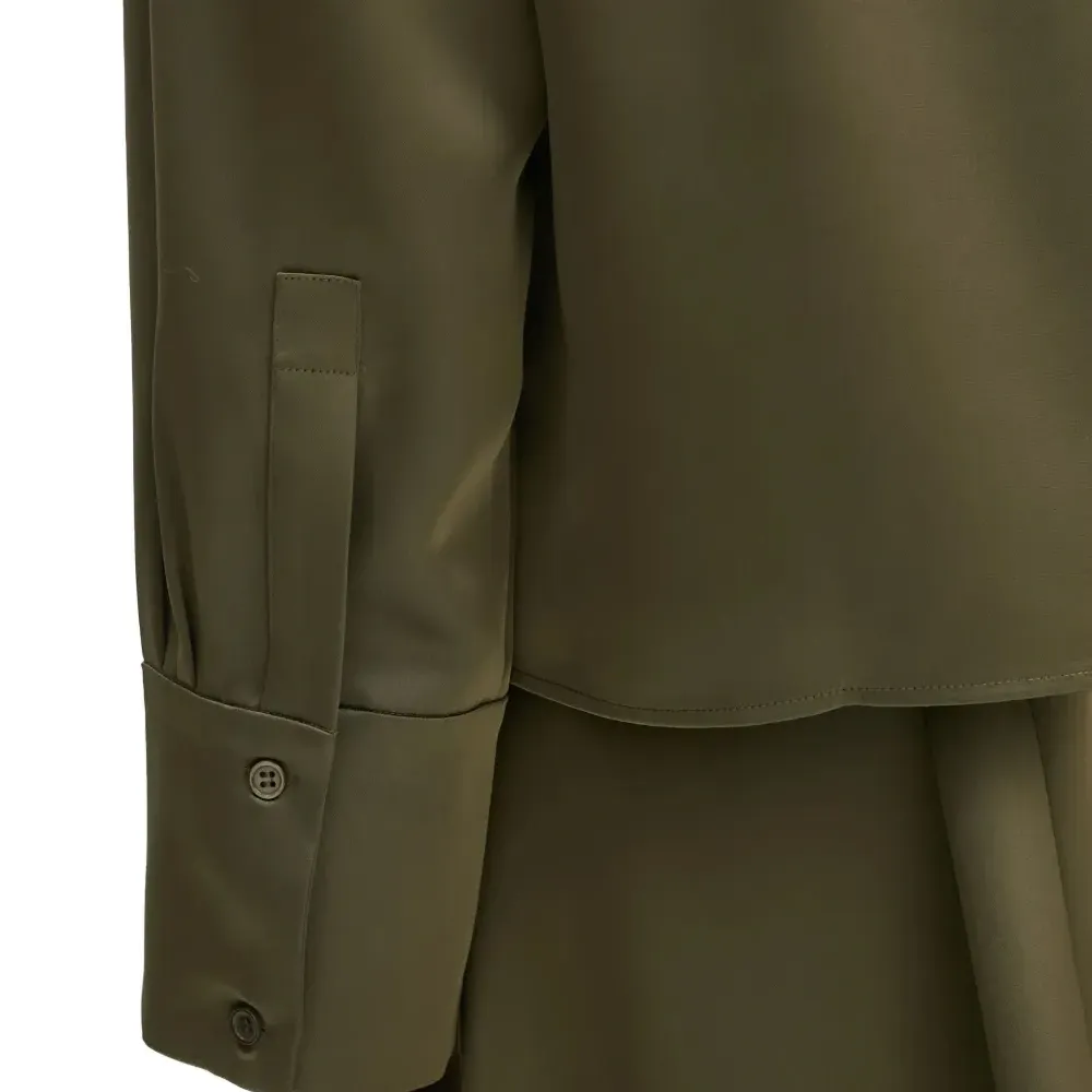 Блуза с высоким воротником