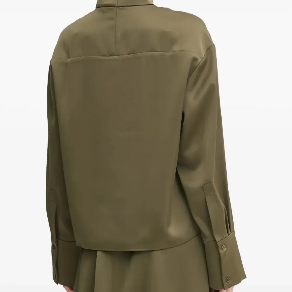 Блуза с высоким воротником