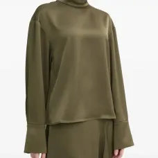 Блуза с высоким воротником