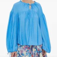 Блузка с завязками и оборками