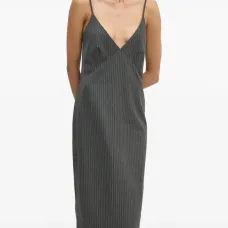 Платье с полосками и V-образным вырезом