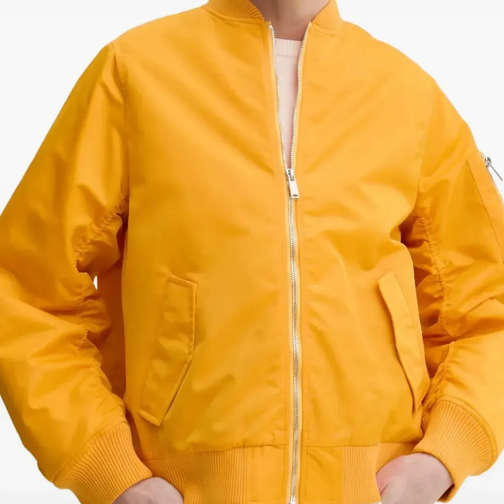 Бомбер на молнии