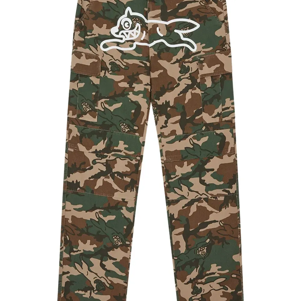 Брюки с камуфляжным принтом и логотипом