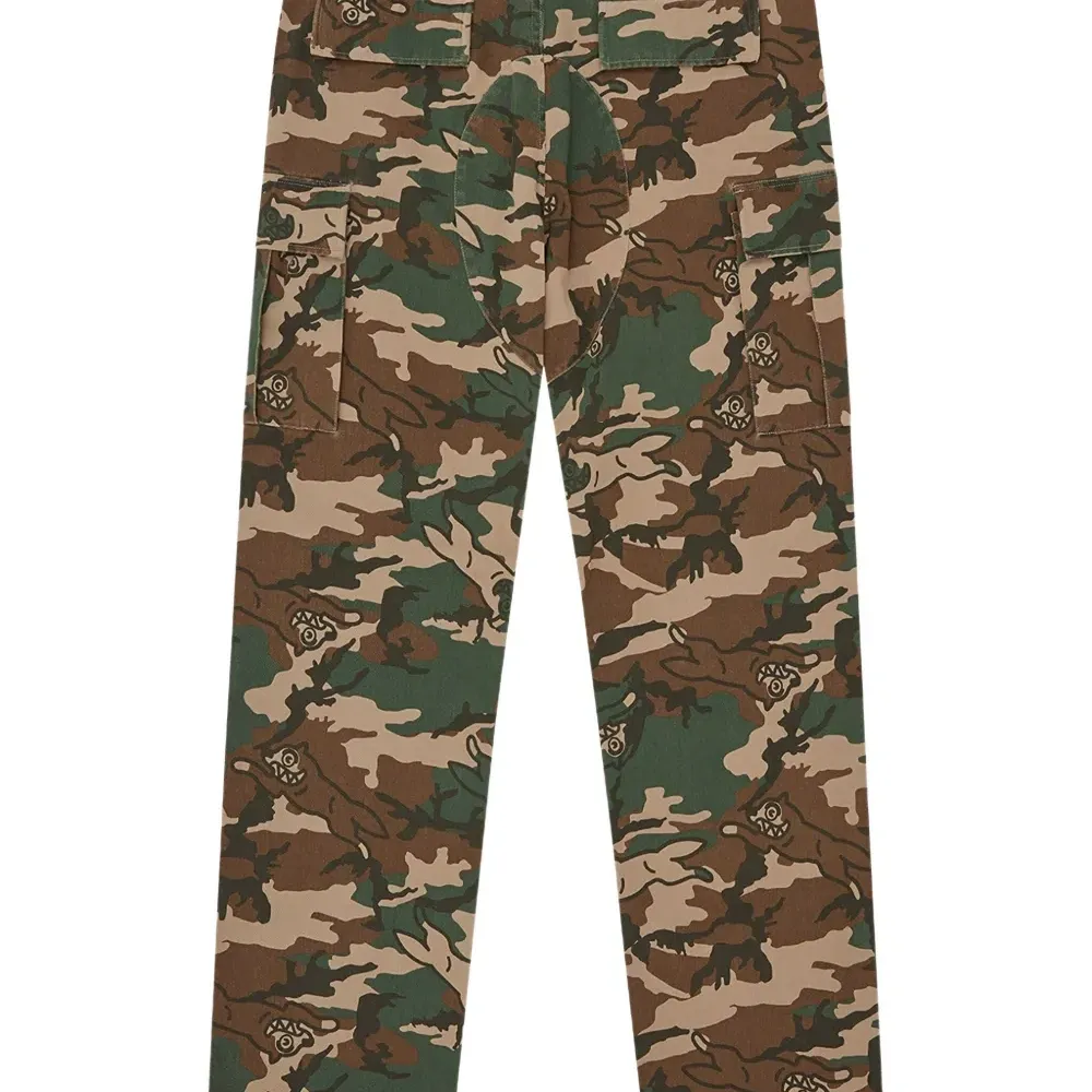 Брюки с камуфляжным принтом и логотипом