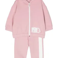 Спортивный костюм с нашивкой-логотипом