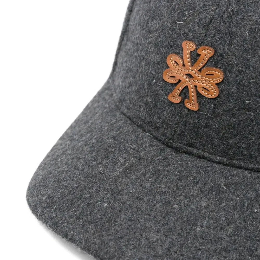 Бейсболка с логотипом