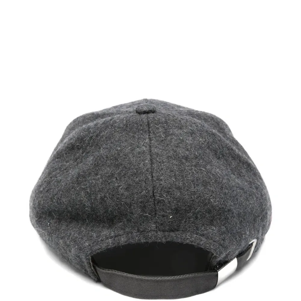 Бейсболка с логотипом