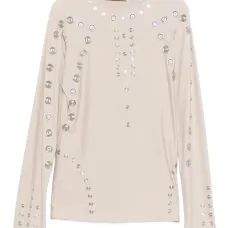 Футболка с декоративными заклёпками